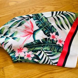 Beautiful satin scarve !